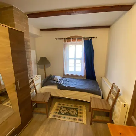 Kis Bujdoso Vendeghaz Tardona