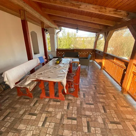 Kis Bujdoso Vendeghaz Διαμέρισμα *